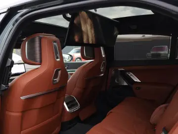 BMW Seria 750e 2025