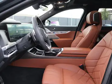 BMW Seria 750e 2025