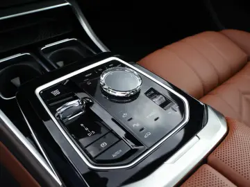 BMW Seria 750e 2025
