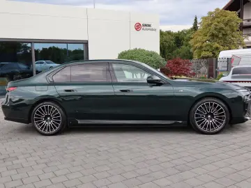 BMW Seria 750e 2025
