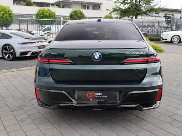 BMW Seria 750e 2025