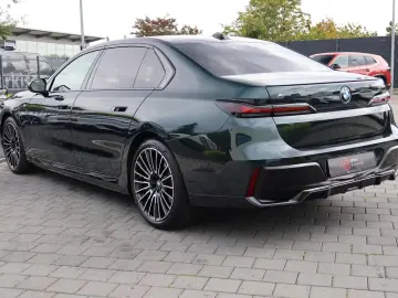 BMW Seria 750e 2025