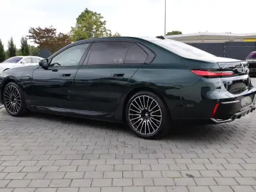 BMW Seria 750e 2025