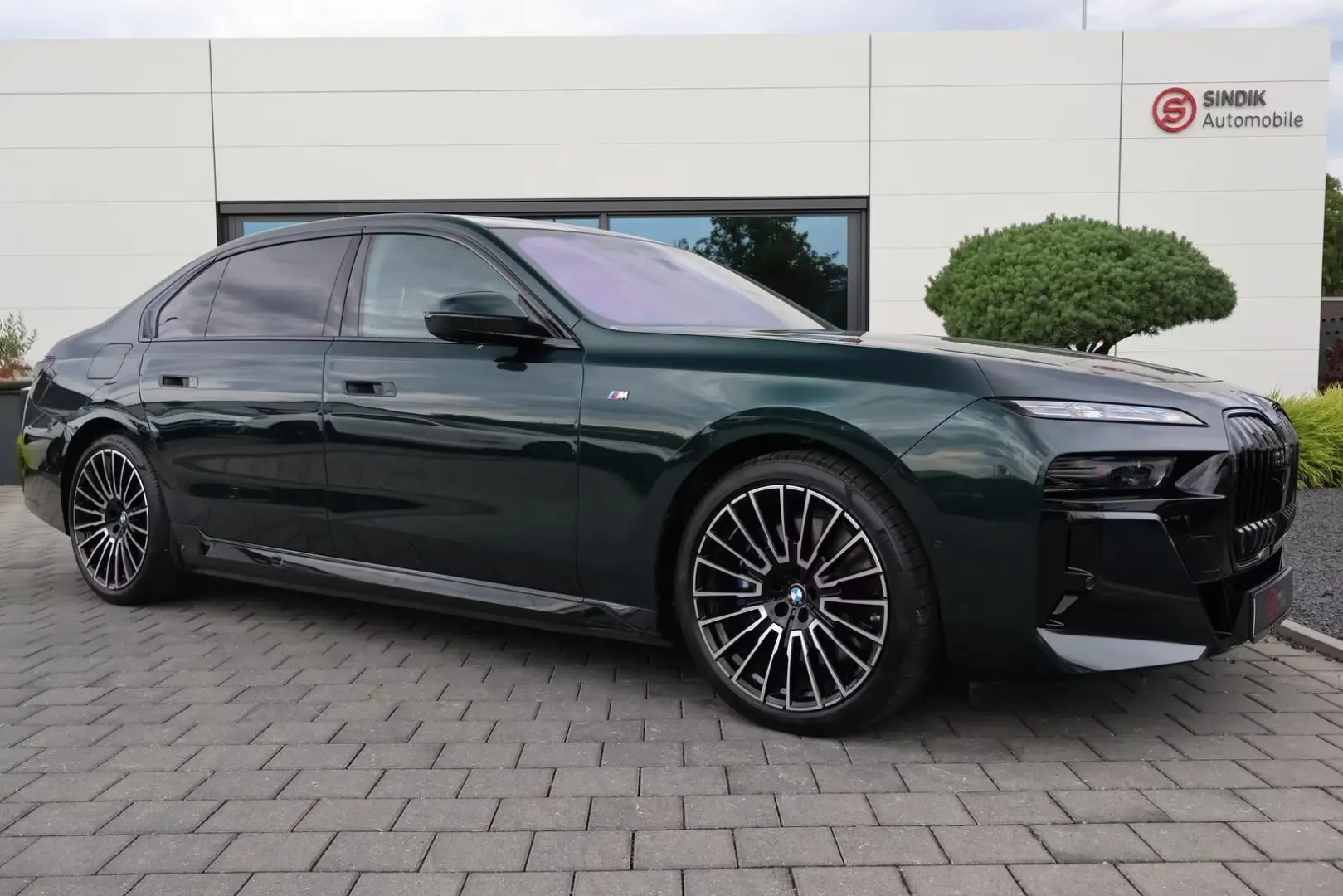 BMW Seria 750e 2025