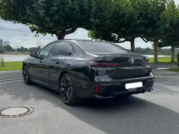 740d xDrive M-Sport Pro / Soft-Close / B&W