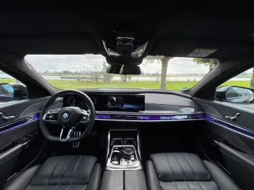 740d xDrive M-Sport Pro / Soft-Close / B&W