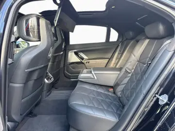 740d M-Sport SkyLounge Fond-Entert. BAB-Ass. 21