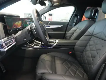 740 d xDrive Limousine Aut. Lang/M/Skyl./Kamera/