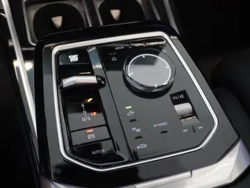 740 d xDrive Limousine Aut. Lang/M/Skyl./Kamera/