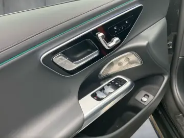 Mercedes-Benz E 300 de EXCLUSIVE Prem./PANO/Bur4D