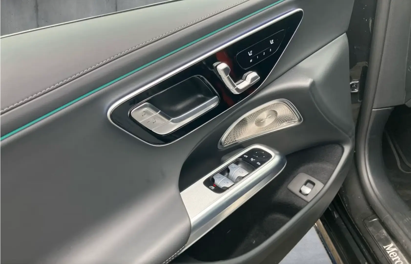 Mercedes-Benz E 300 de EXCLUSIVE Prem./PANO/Bur4D