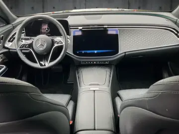 Mercedes-Benz E 300 de EXCLUSIVE Prem./PANO/Bur4D