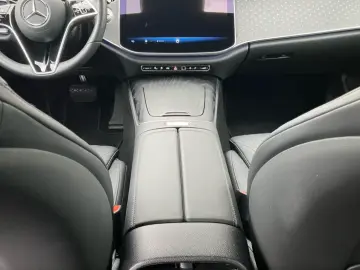 Mercedes-Benz E 300 de EXCLUSIVE Prem./PANO/Bur4D