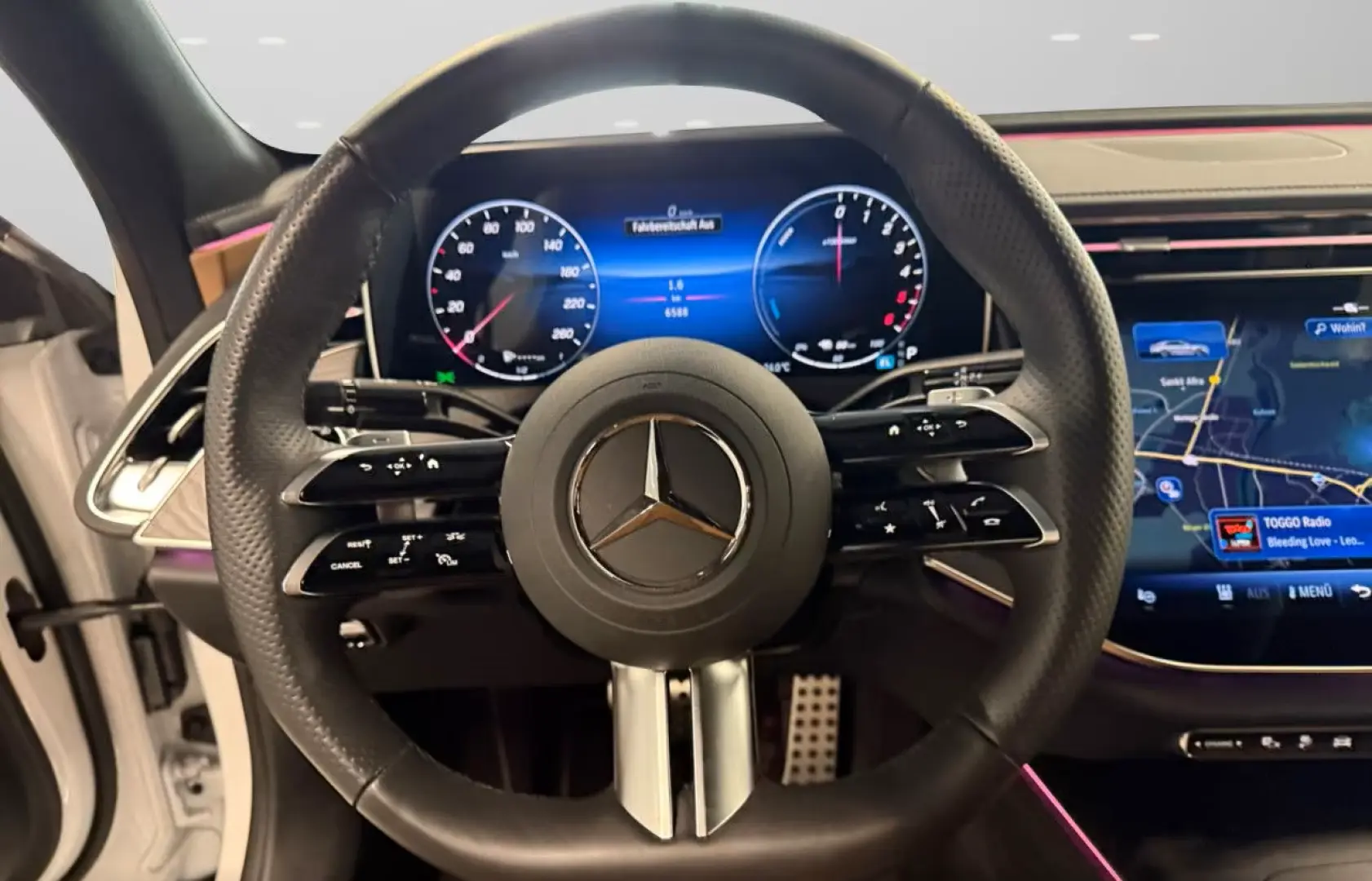 Mercedes-Benz E 300 de AMG Adv.+/PANO/NIGHT/20