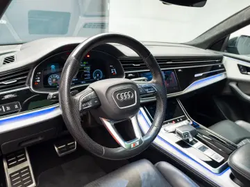 AUDI Q8 55 TFSI e Quattro - Plug in Hybrid