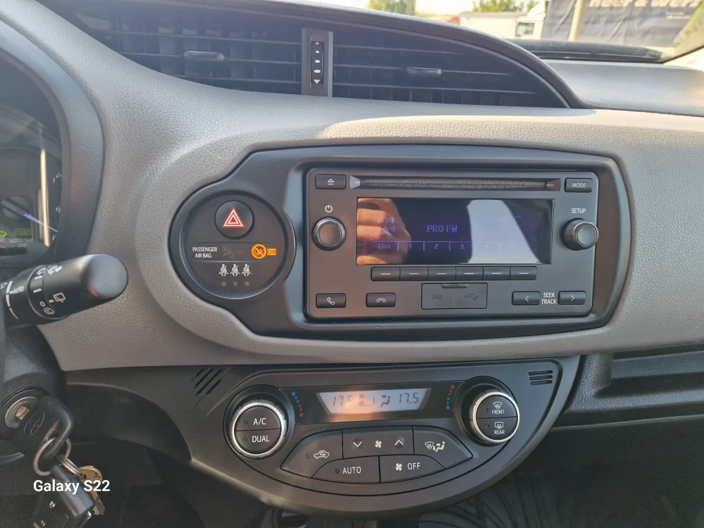 Toyota Yaris 1.5 VVT-i HSD Terra