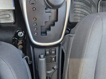 Toyota Yaris 1.5 VVT-i HSD Terra