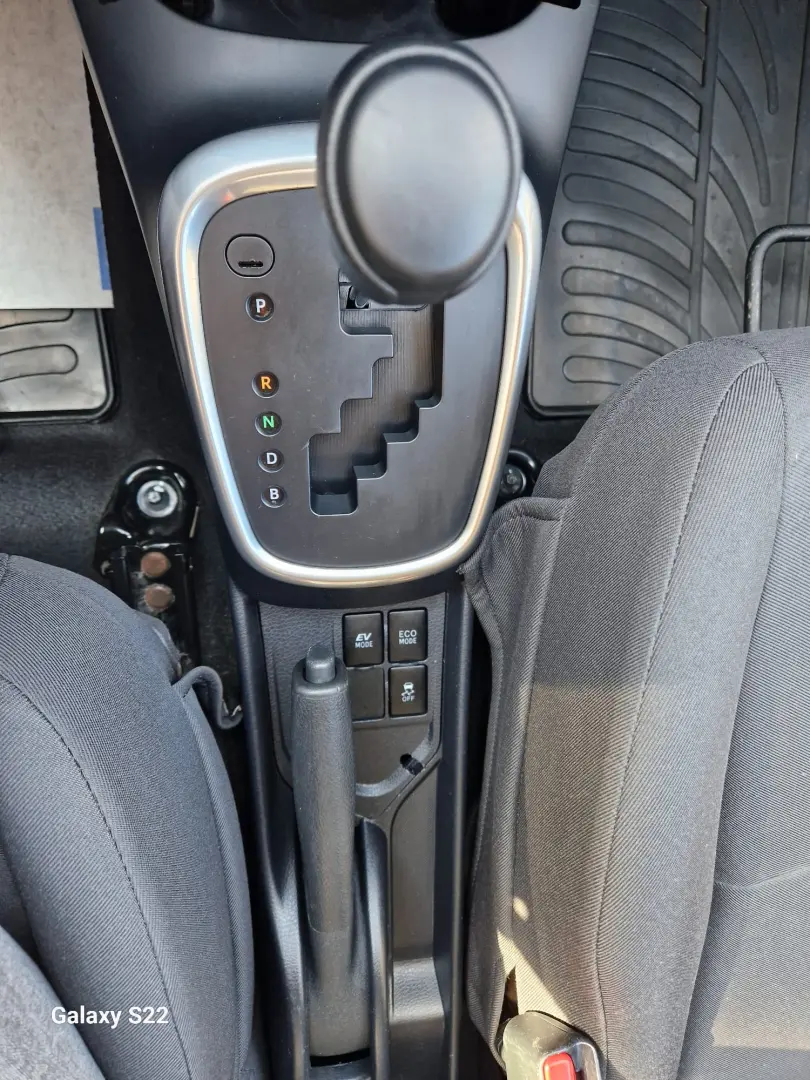 Toyota Yaris 1.5 VVT-i HSD Terra
