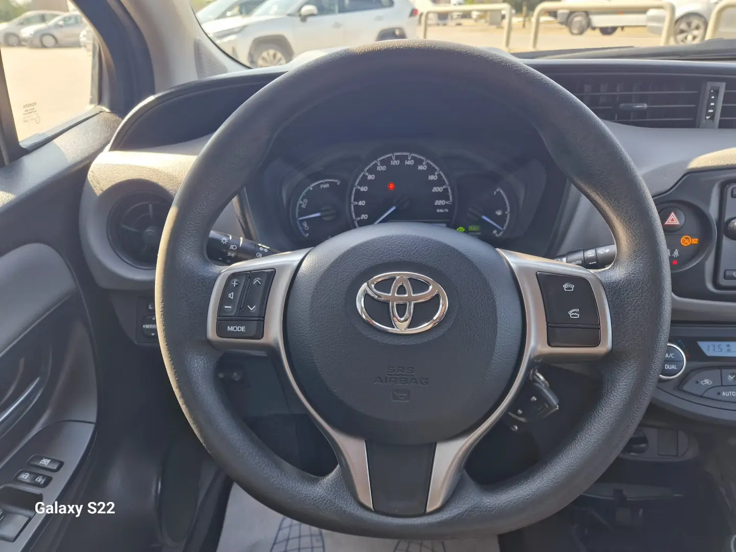 Toyota Yaris 1.5 VVT-i HSD Terra