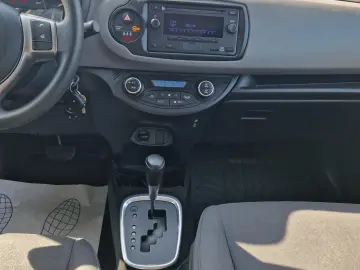 Toyota Yaris 1.5 VVT-i HSD Terra