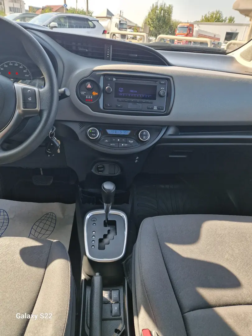 Toyota Yaris 1.5 VVT-i HSD Terra