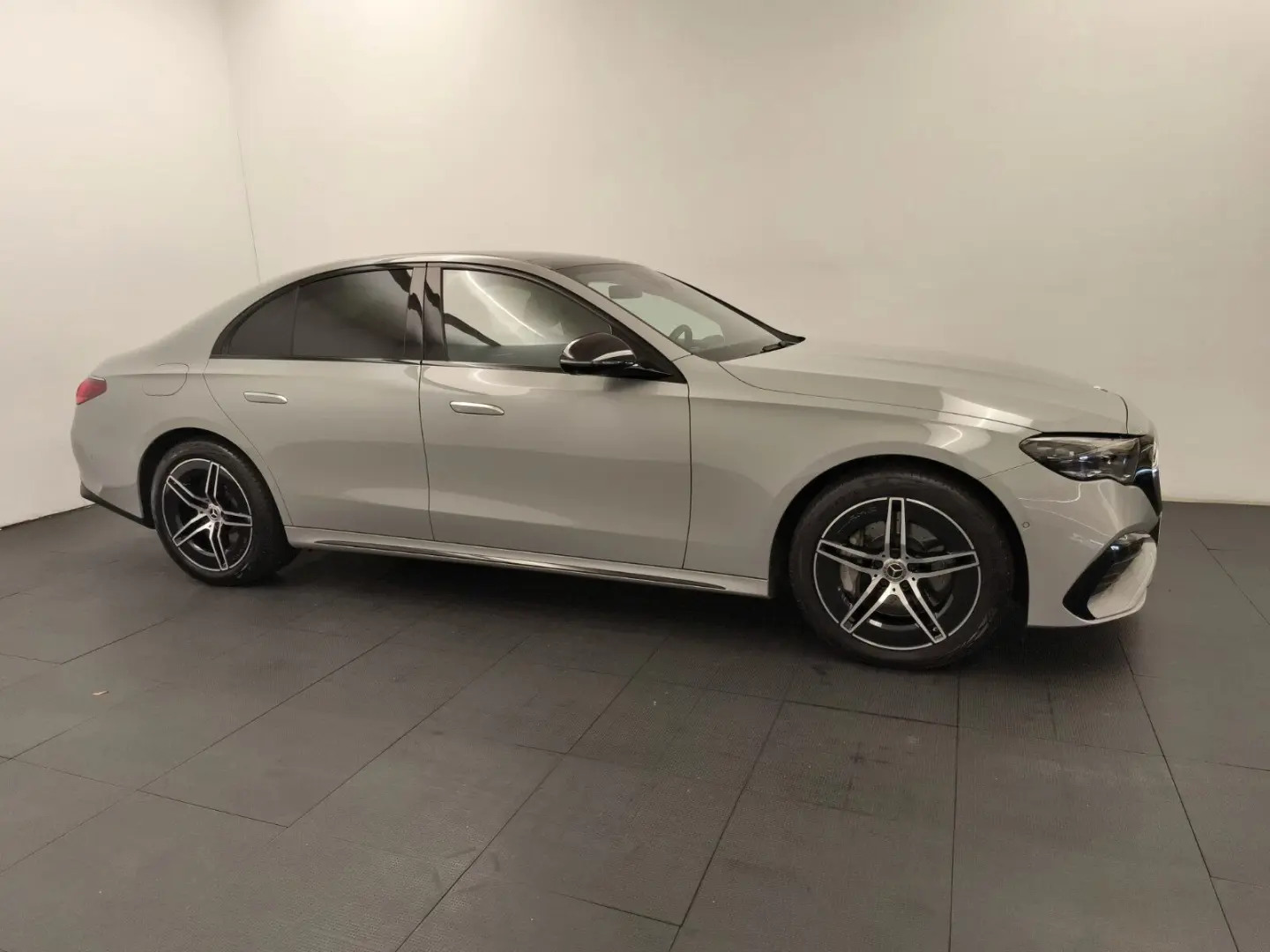 E 400 e 4M AMG Night Pano FahrassiPlus AHK Leder