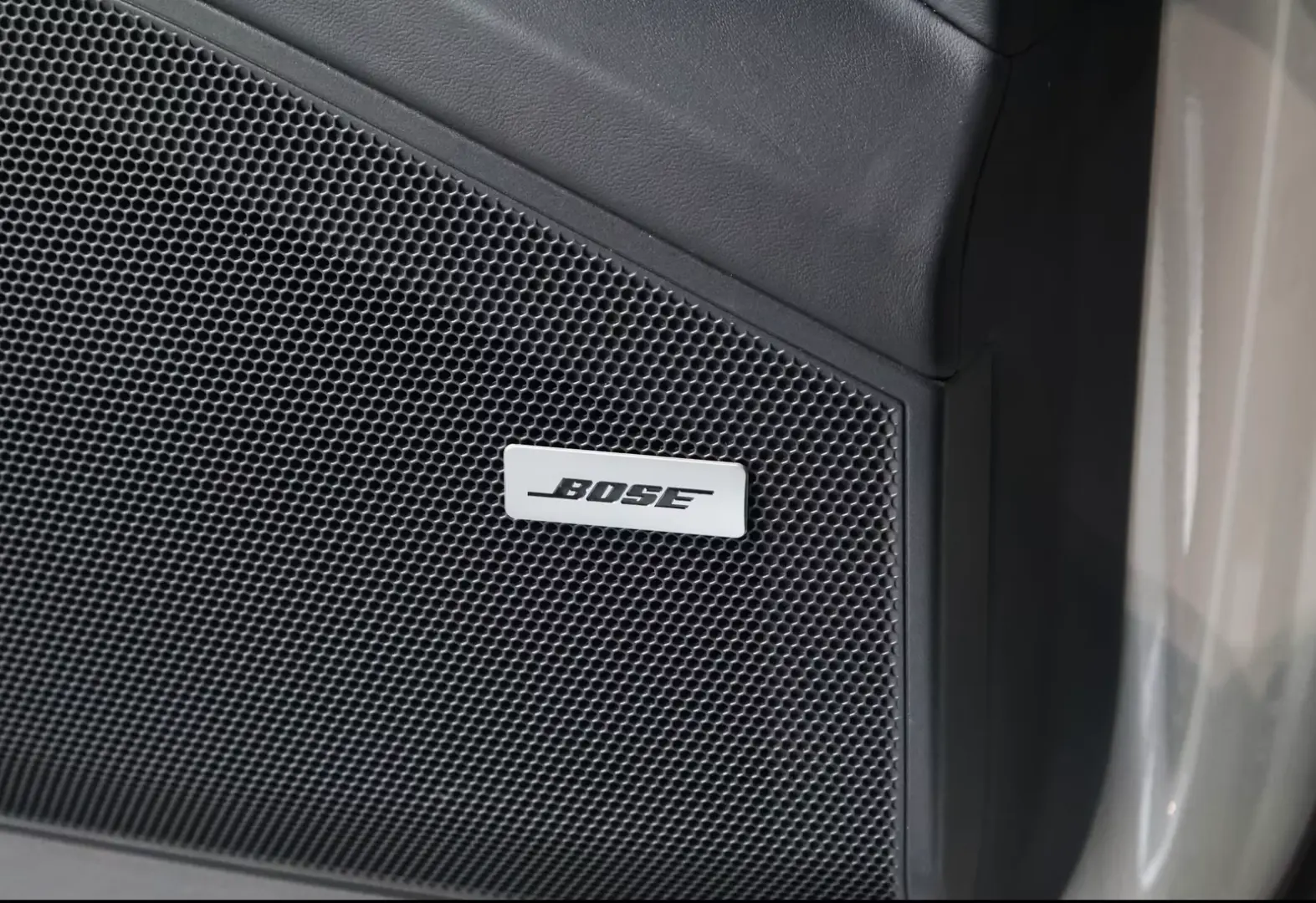 Porsche Cayenne E-Hybrid Luft; Pano; BOSE;