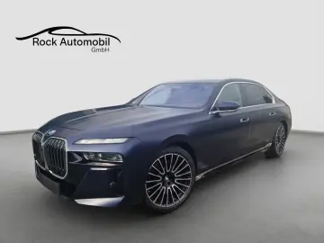740 d xDrive M Sport B&W NP 189t € *Regierungsfa