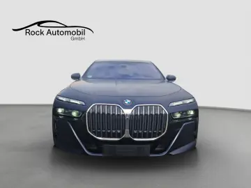 740 d xDrive M Sport B&W NP 189t € *Regierungsfa