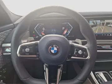 740 d xDrive M Sport B&W NP 189t € *Regierungsfa