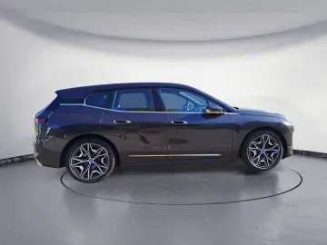 iX xDrive40