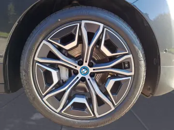 iX xDrive40