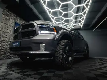 RAM 5.7 V8 HEMI 4x4 OFFROAD Night LONGBED 19%