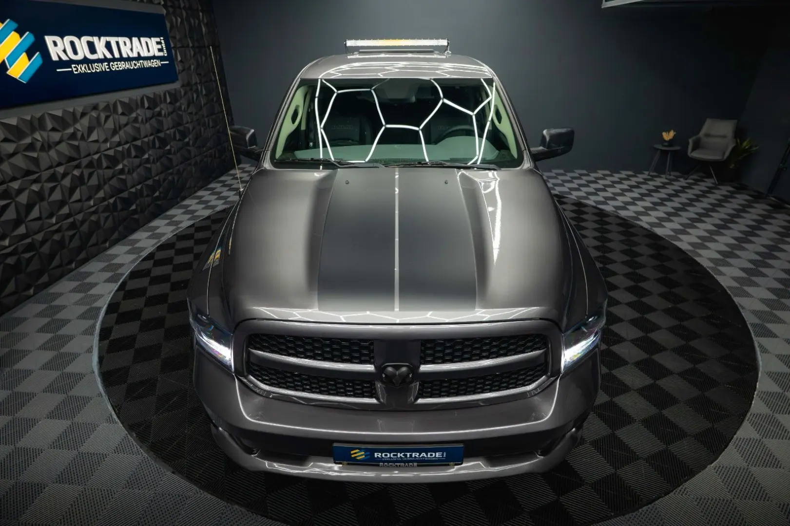 RAM 5.7 V8 HEMI 4x4 OFFROAD Night LONGBED 19%