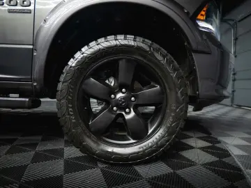 RAM 5.7 V8 HEMI 4x4 OFFROAD Night LONGBED 19%