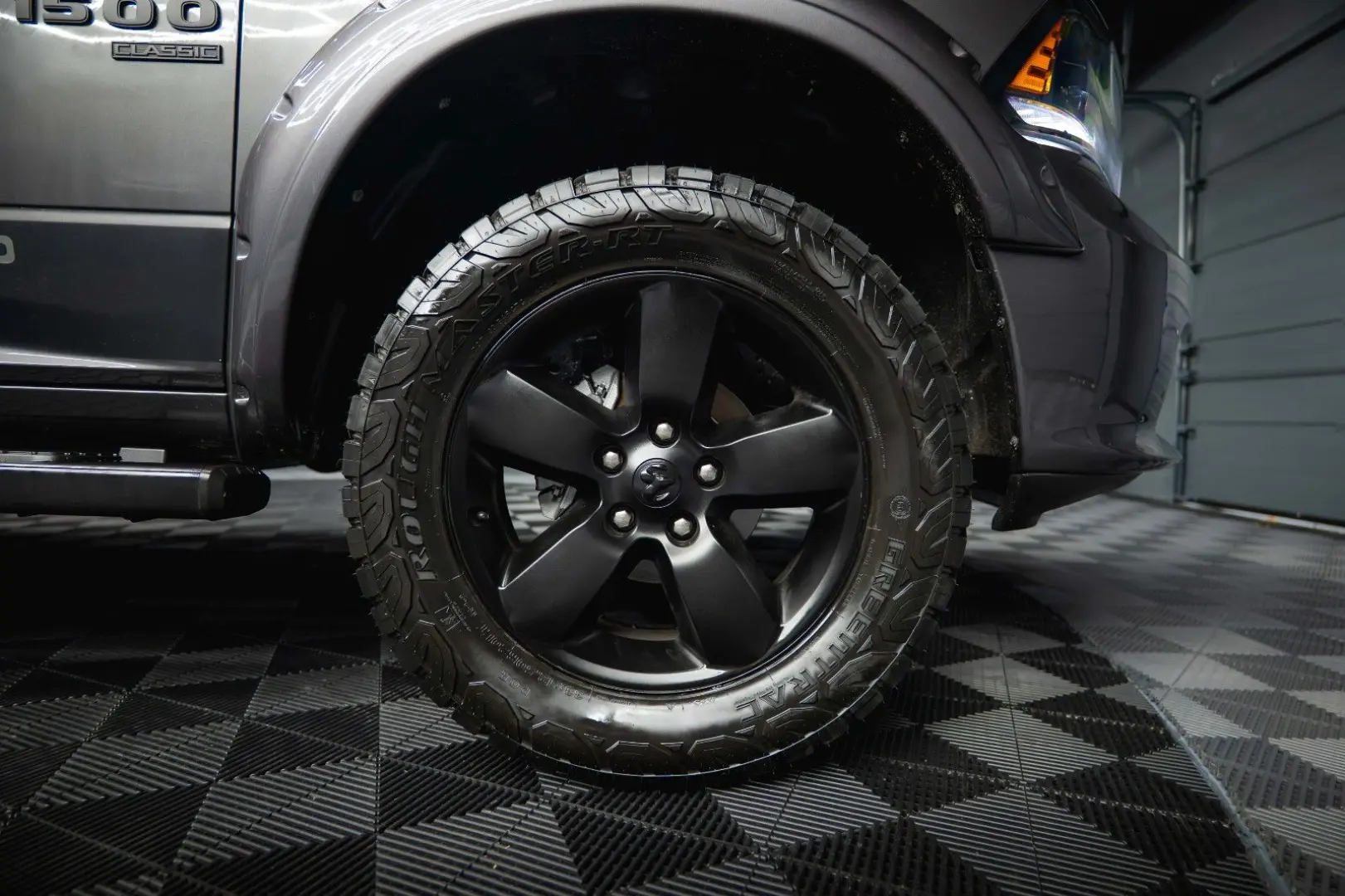 RAM 5.7 V8 HEMI 4x4 OFFROAD Night LONGBED 19%