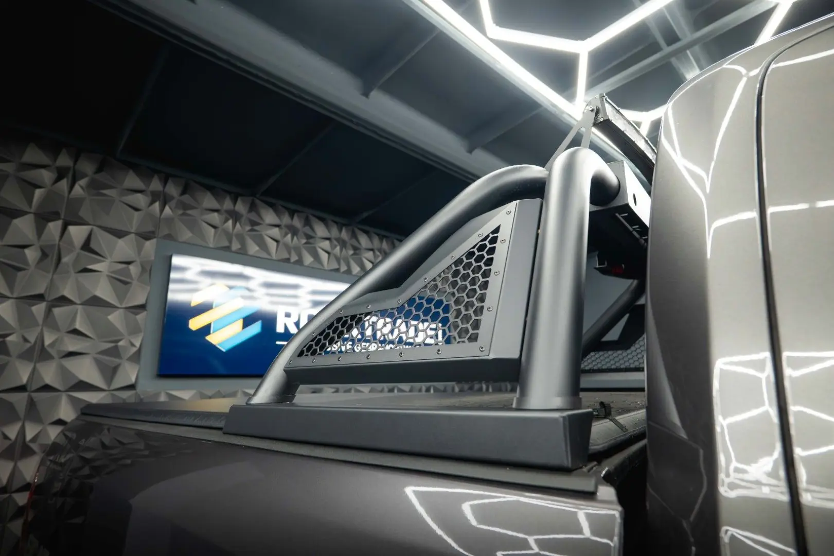 RAM 5.7 V8 HEMI 4x4 OFFROAD Night LONGBED 19%