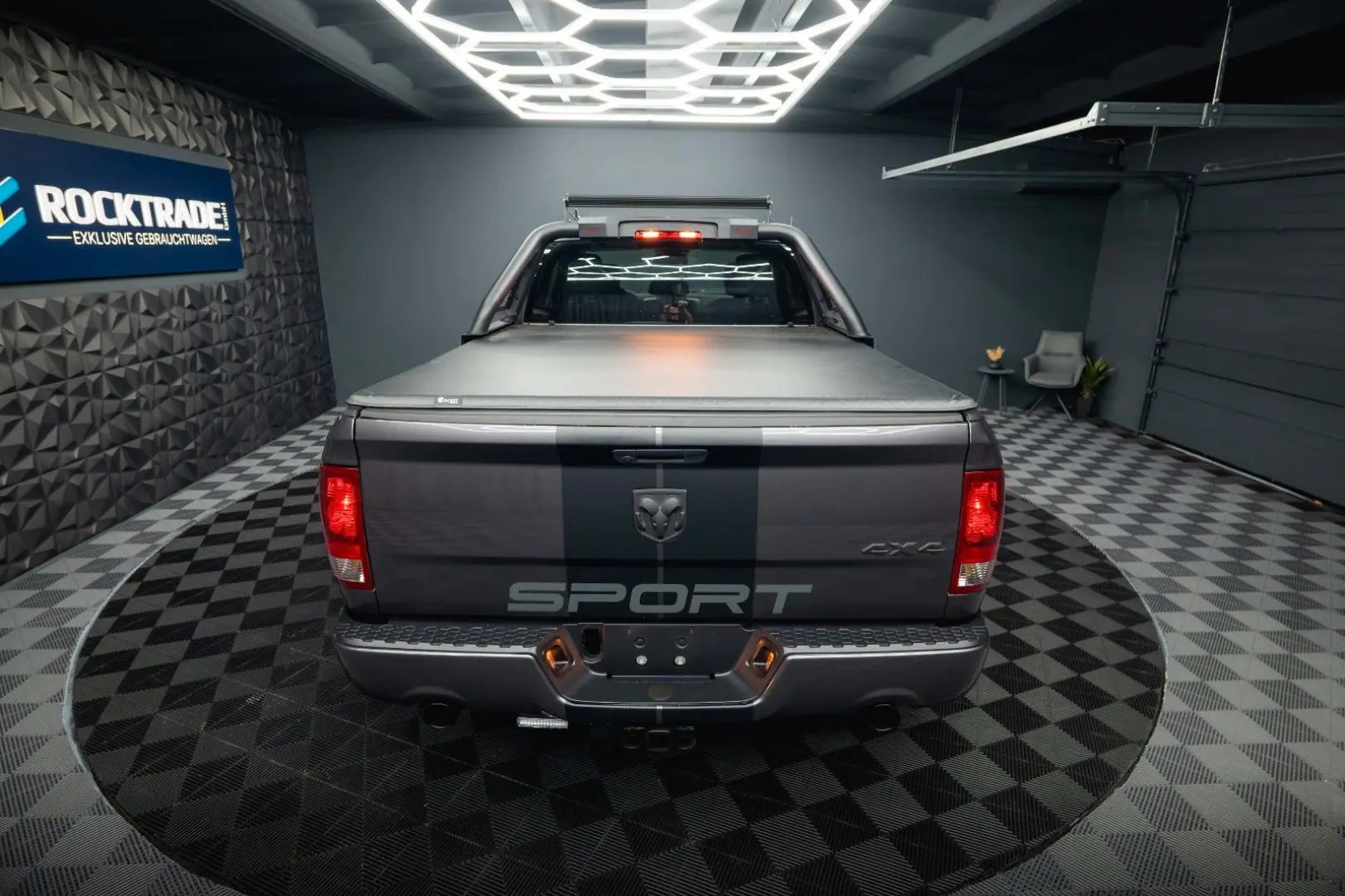 RAM 5.7 V8 HEMI 4x4 OFFROAD Night LONGBED 19%