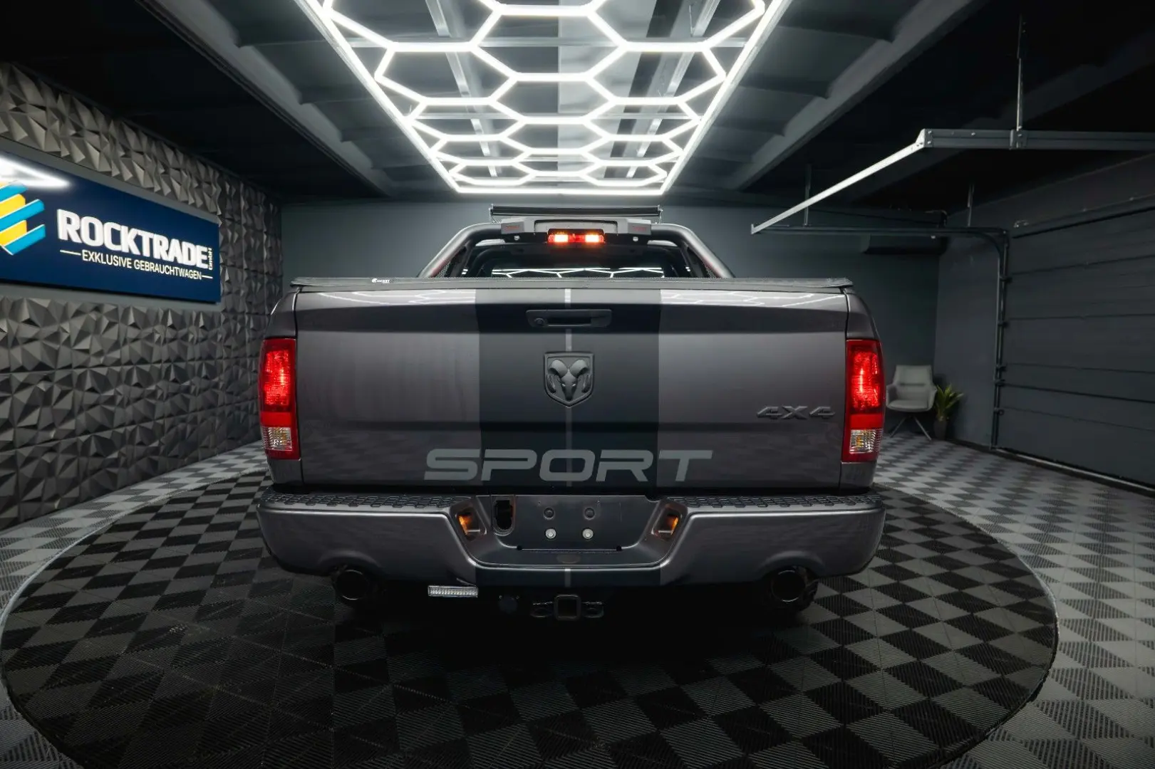 RAM 5.7 V8 HEMI 4x4 OFFROAD Night LONGBED 19%