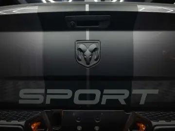 RAM 5.7 V8 HEMI 4x4 OFFROAD Night LONGBED 19%
