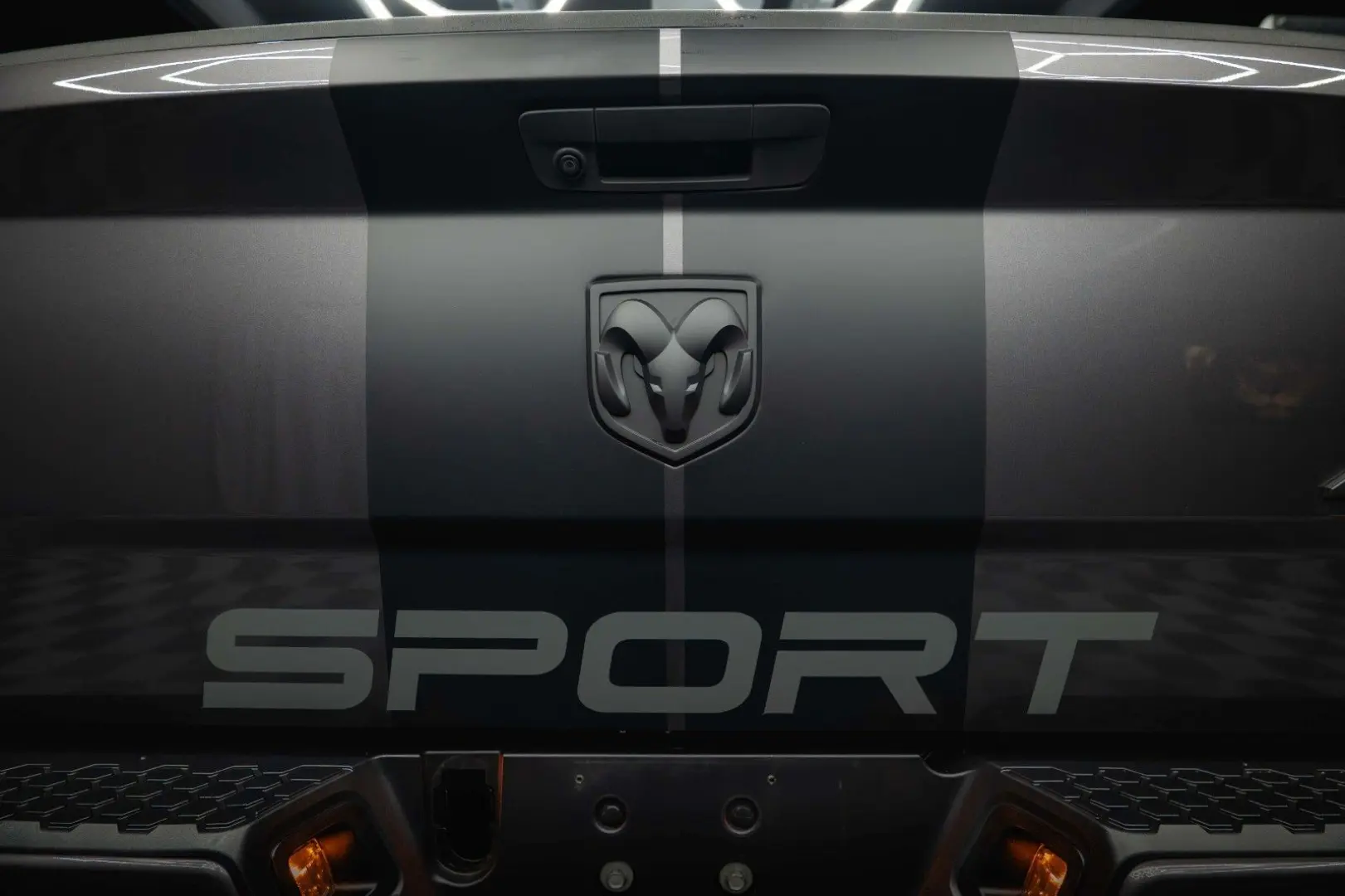 RAM 5.7 V8 HEMI 4x4 OFFROAD Night LONGBED 19%