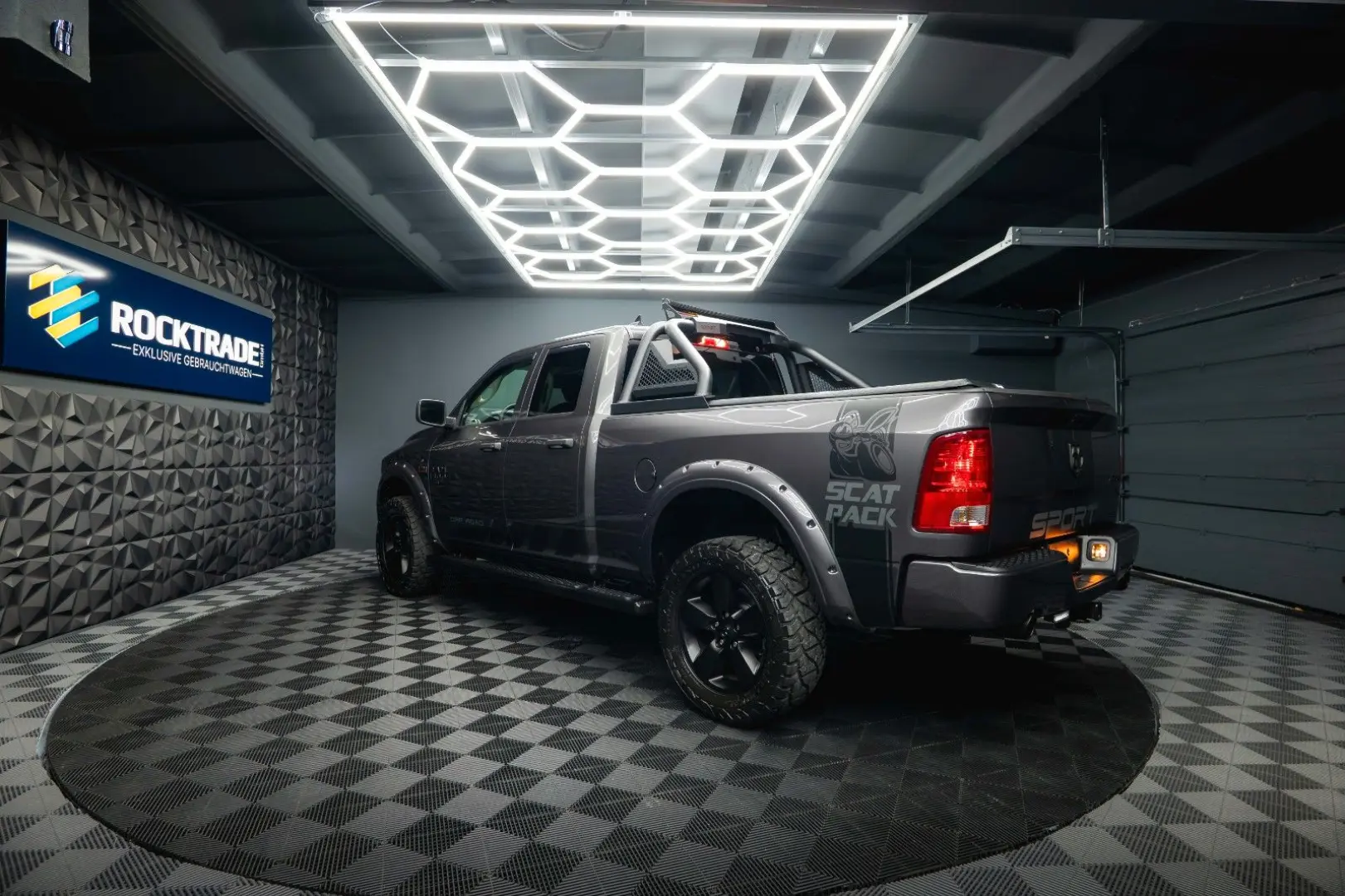 RAM 5.7 V8 HEMI 4x4 OFFROAD Night LONGBED 19%