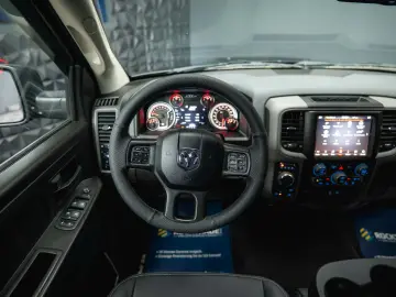 RAM 5.7 V8 HEMI 4x4 OFFROAD Night LONGBED 19%