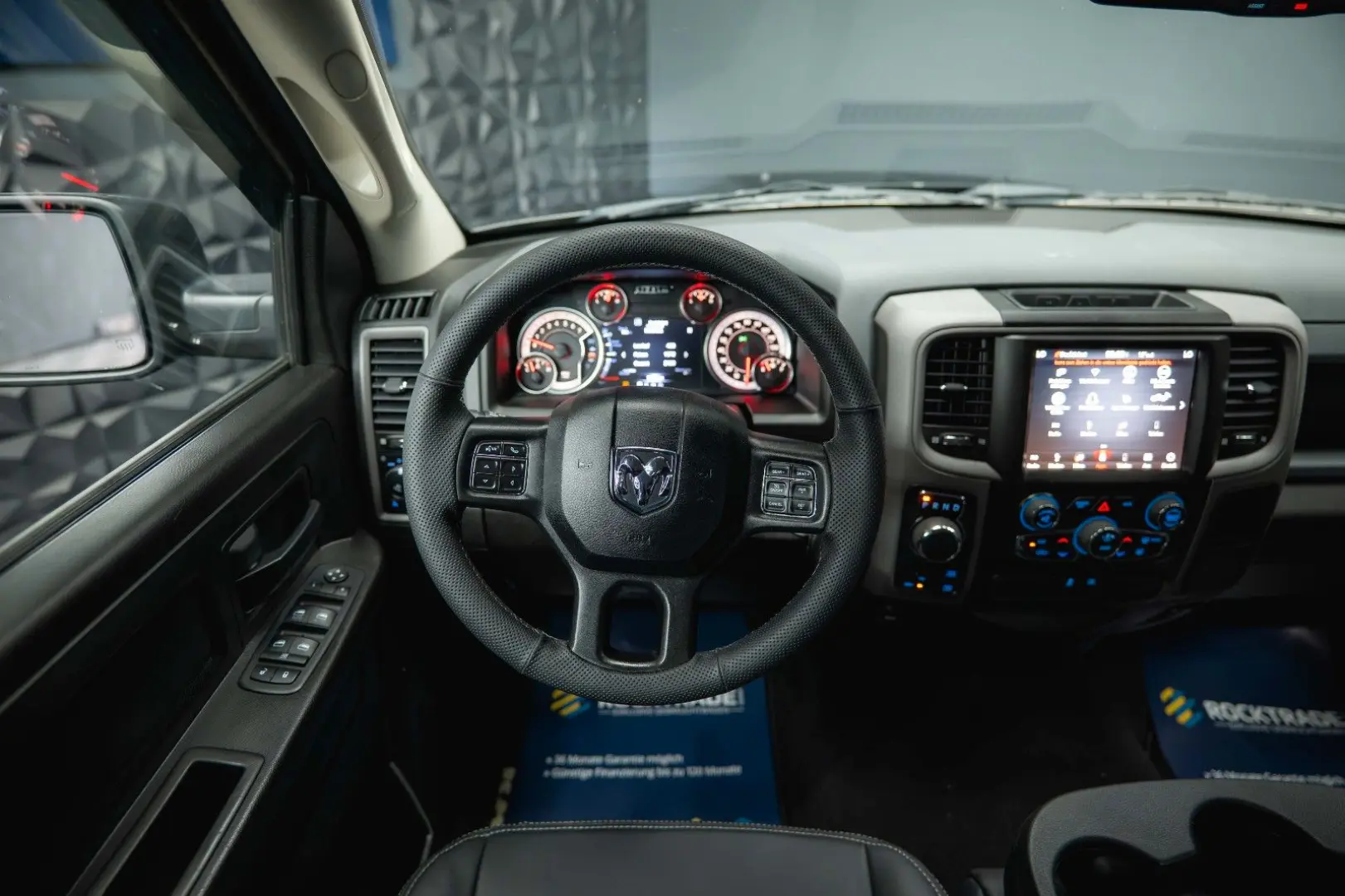 RAM 5.7 V8 HEMI 4x4 OFFROAD Night LONGBED 19%