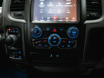 RAM 5.7 V8 HEMI 4x4 OFFROAD Night LONGBED 19%