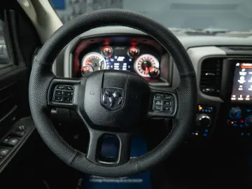 RAM 5.7 V8 HEMI 4x4 OFFROAD Night LONGBED 19%