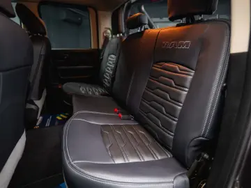 RAM 5.7 V8 HEMI 4x4 OFFROAD Night LONGBED 19%
