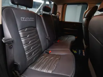 RAM 5.7 V8 HEMI 4x4 OFFROAD Night LONGBED 19%