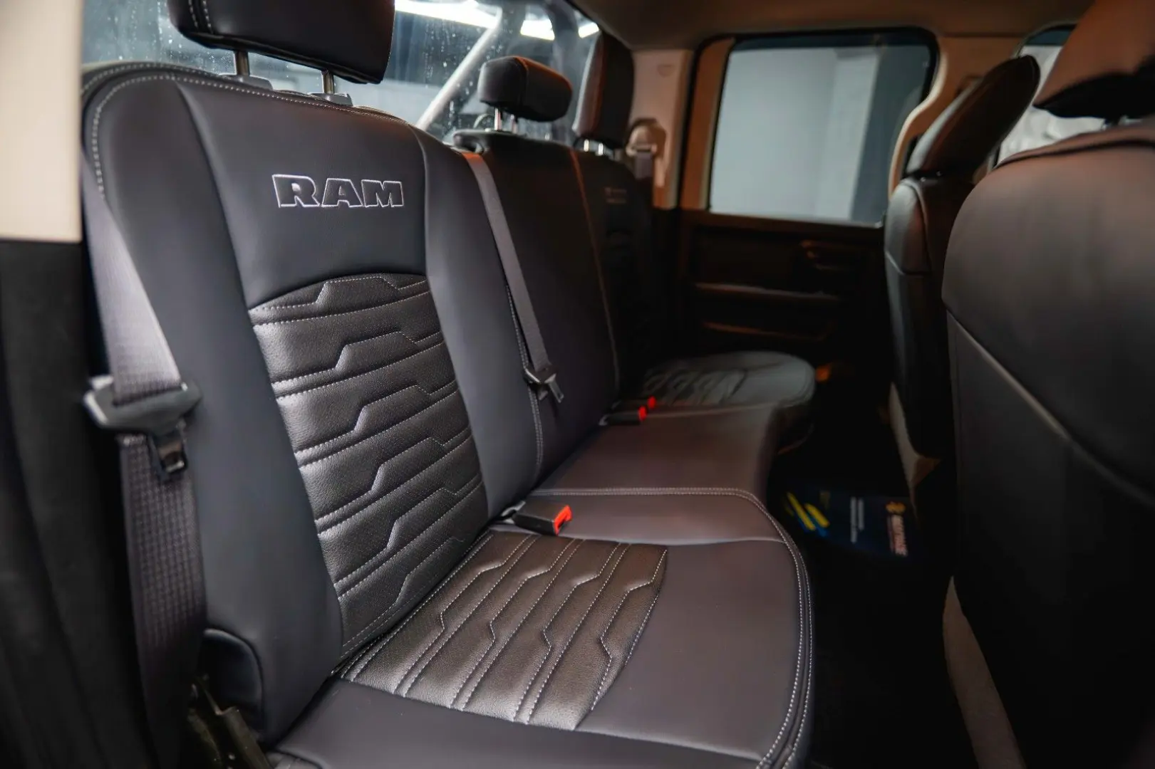 RAM 5.7 V8 HEMI 4x4 OFFROAD Night LONGBED 19%