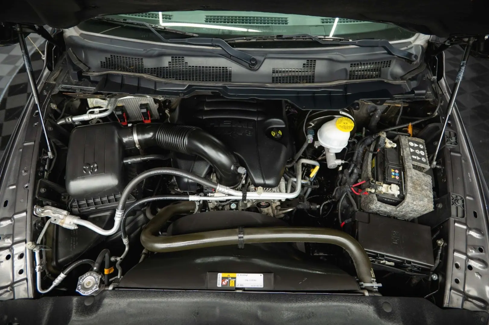 RAM 5.7 V8 HEMI 4x4 OFFROAD Night LONGBED 19%